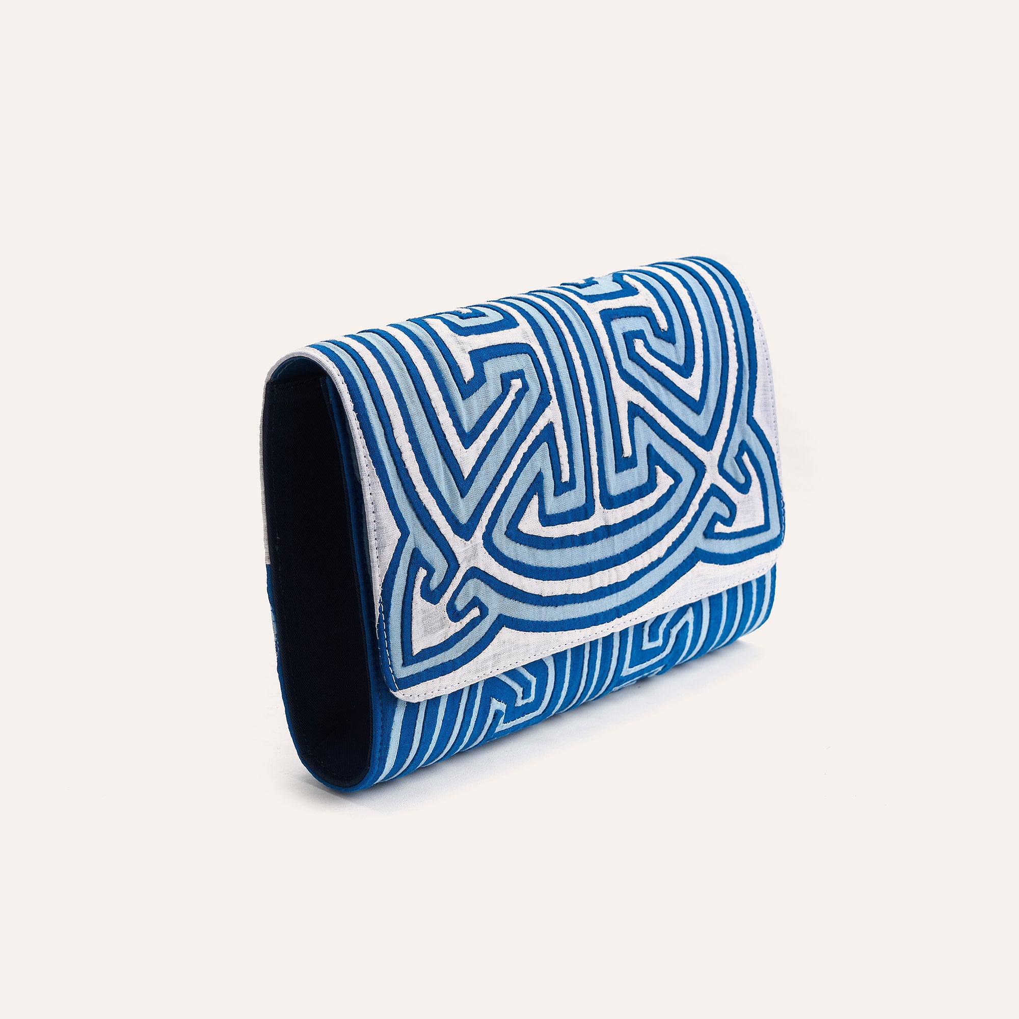 UAYA CLUTCH