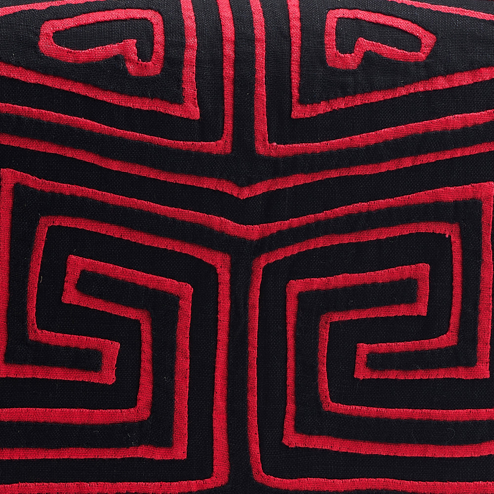 MAISI IN RED CLUTCH