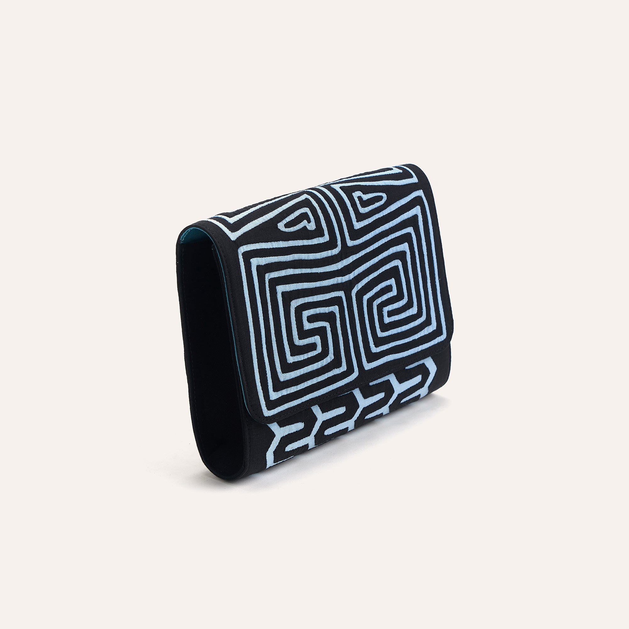 MAISI IN LIGHT BLUE CLUTCH