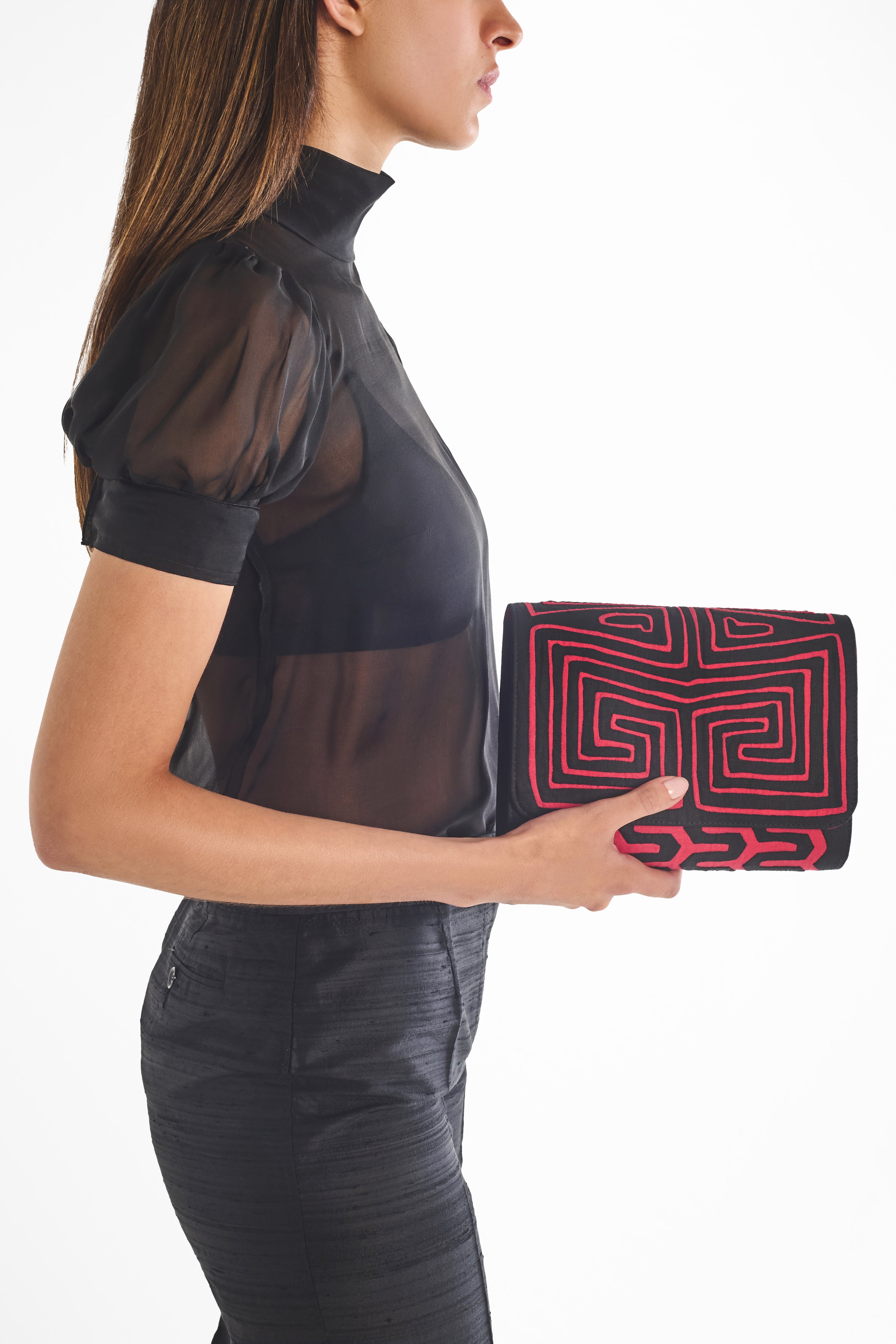 MAISI IN RED CLUTCH