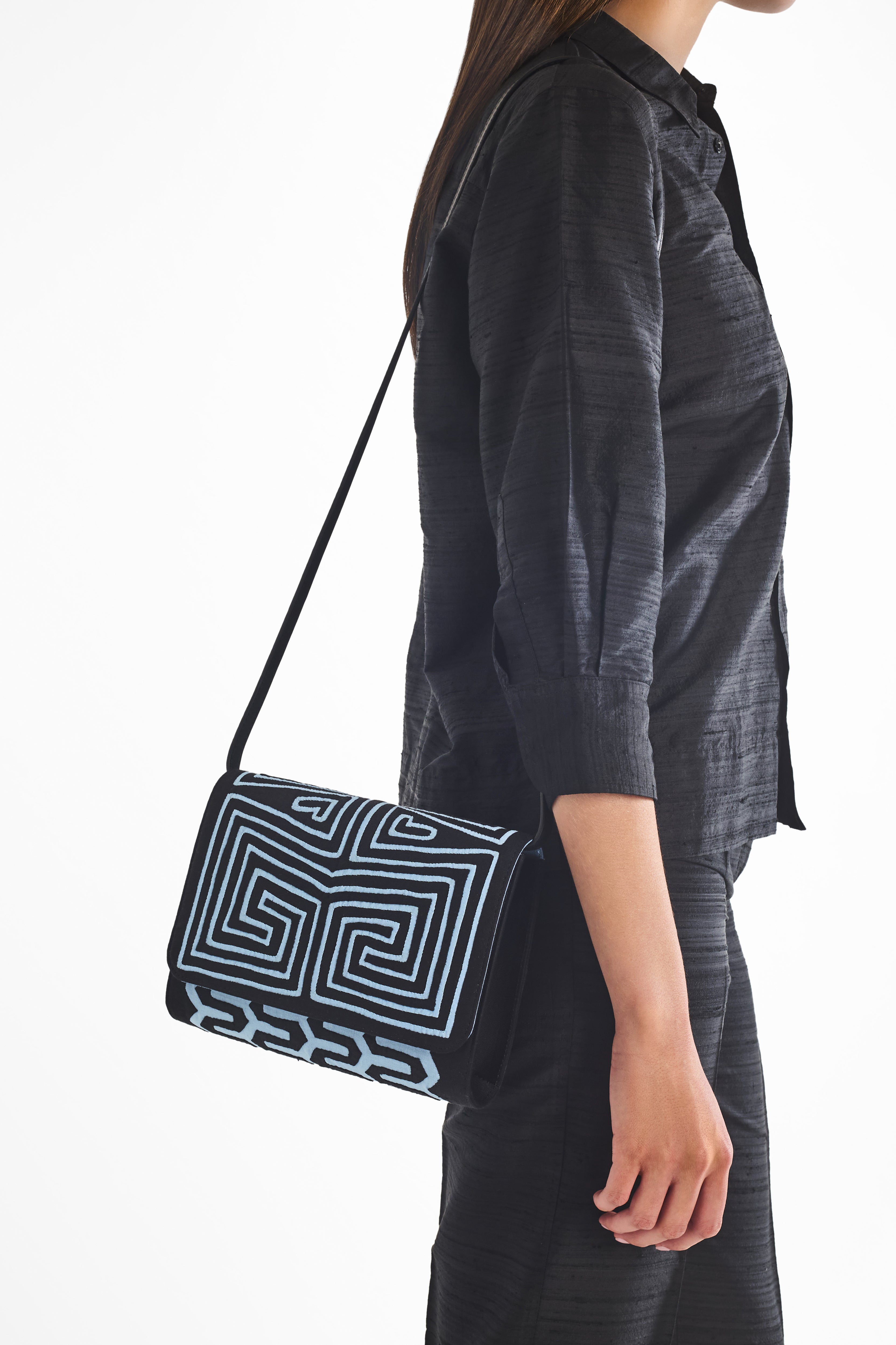 MAISI IN LIGHT BLUE CLUTCH