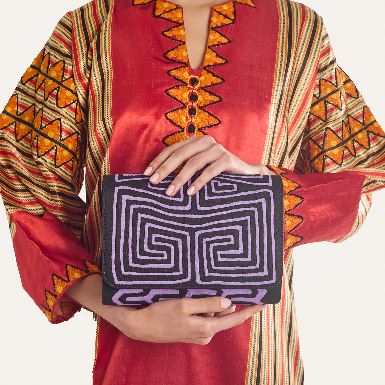 MAISI IN PURPLE CLUTCH
