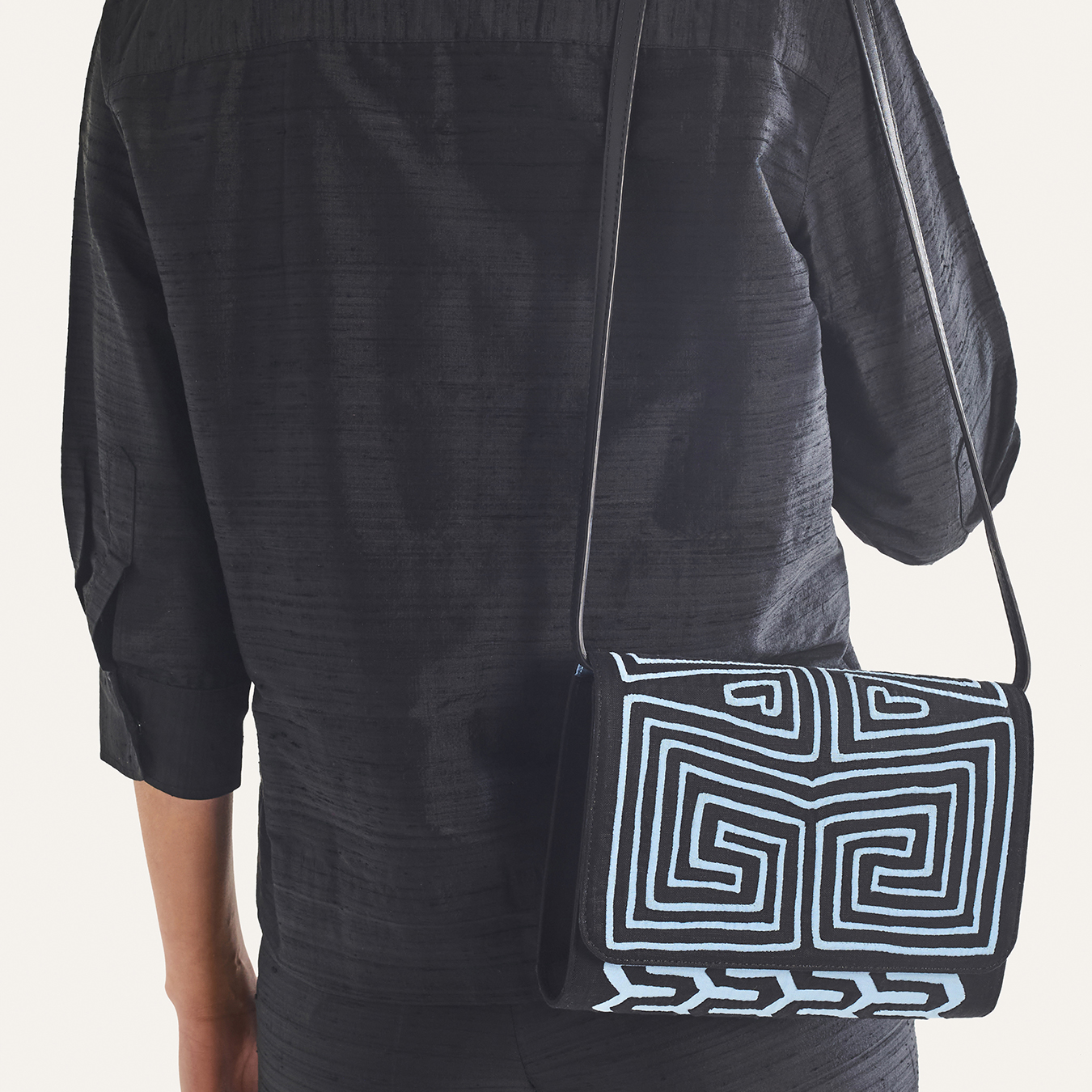 MAISI IN LIGHT BLUE CLUTCH