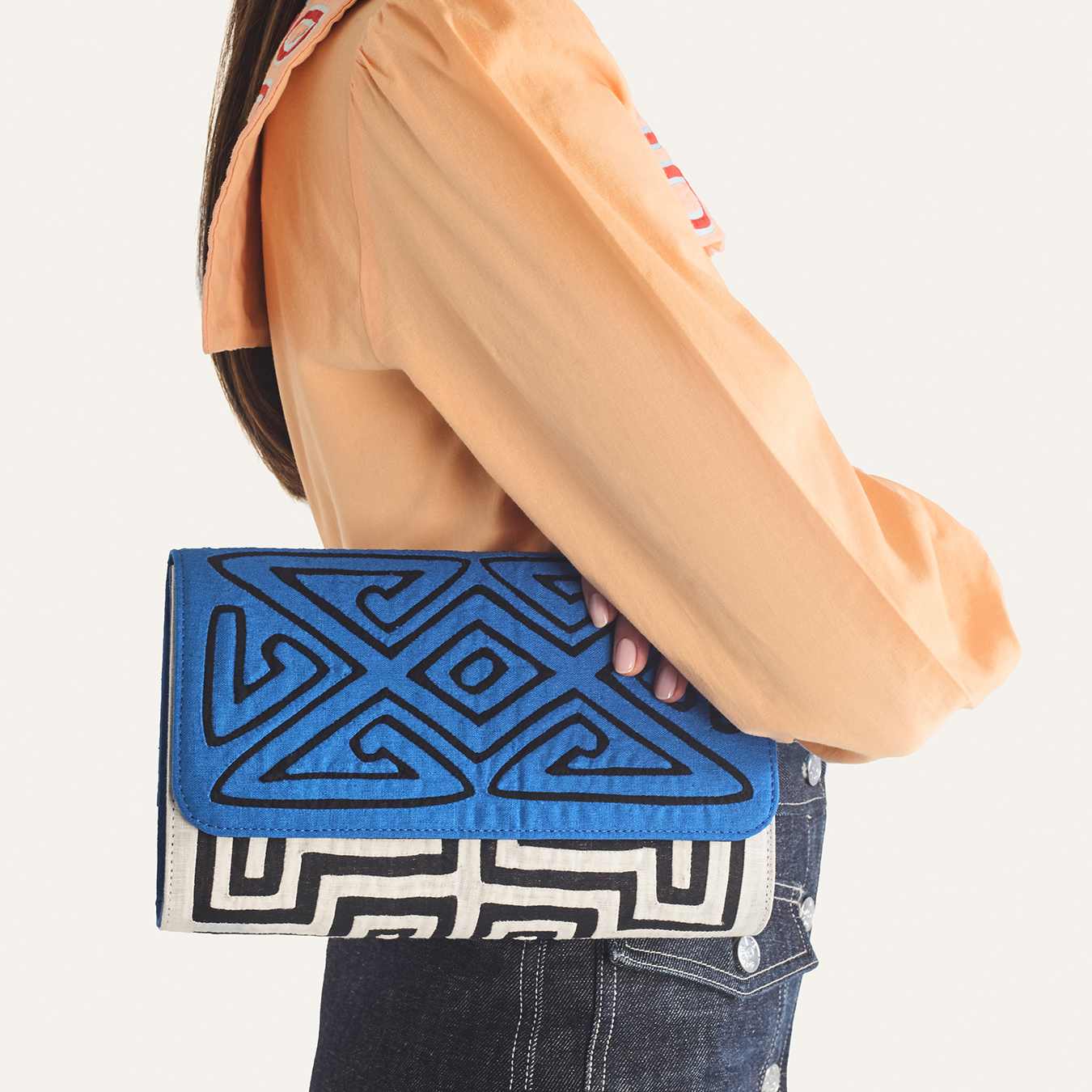 GUNA IN BLUE BAGUETTE